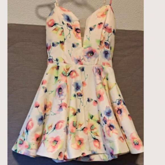 dress - Picture 1 of 2